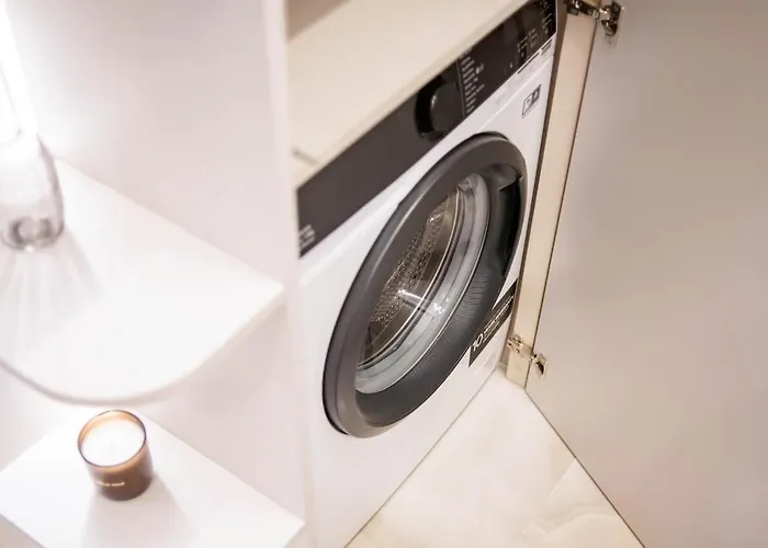 Stylish Next To The Center *