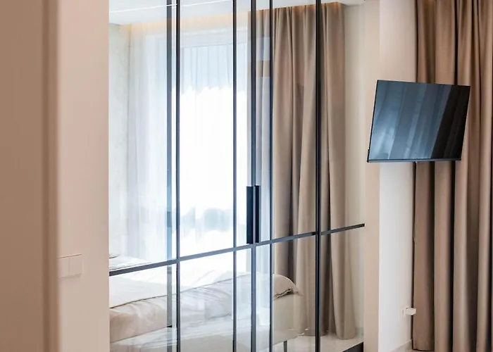 Stylish Next To The Center *