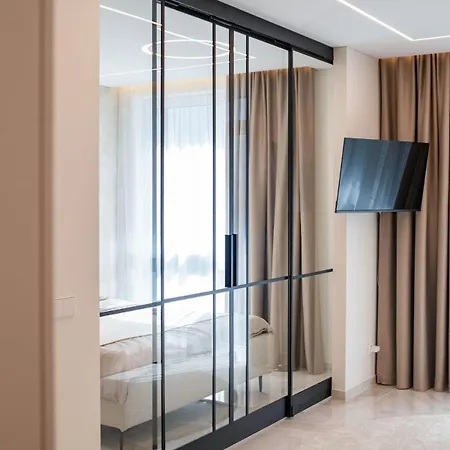 Stylish Next To The Center *